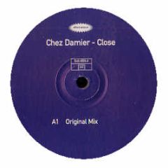 Chez Damier - Close - Distance